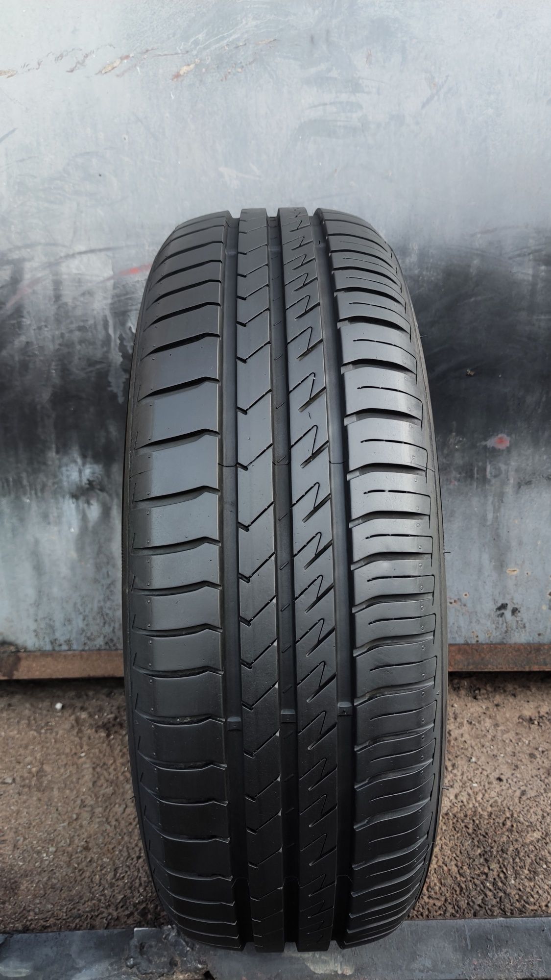 1брой лятна гума 185/65/15 Laufenn G Fit EQ+
dot22 
7.9mm
Гумата е в