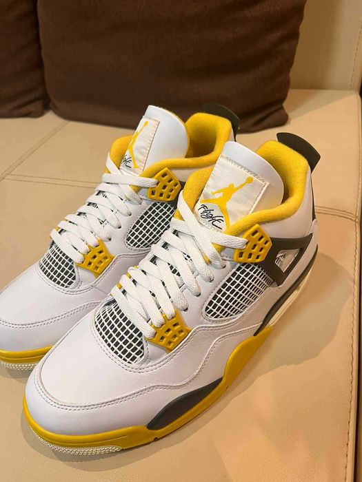 Jordan 4 Retro Vivid Sulphur