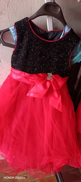 Продам платья  на девочку