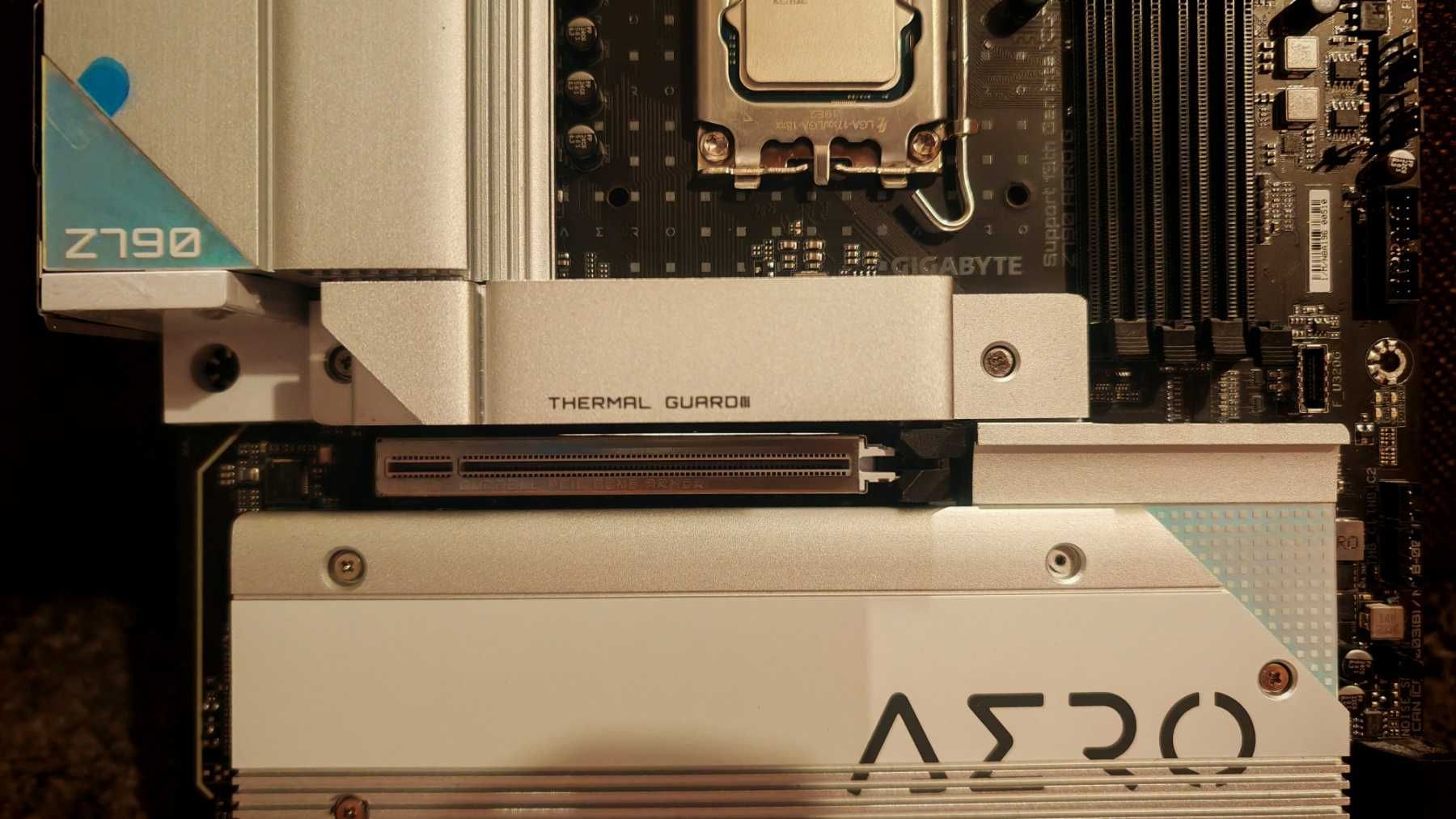 Gigabyte Z790 AERO G Wi-Fi 6E + Intel i7-12700KF, 12 Cores 5.0GHz