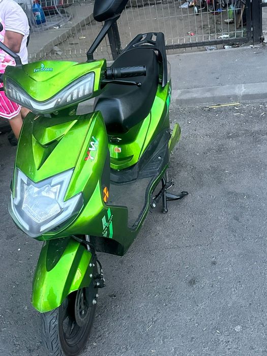 Vând scuter fără permis