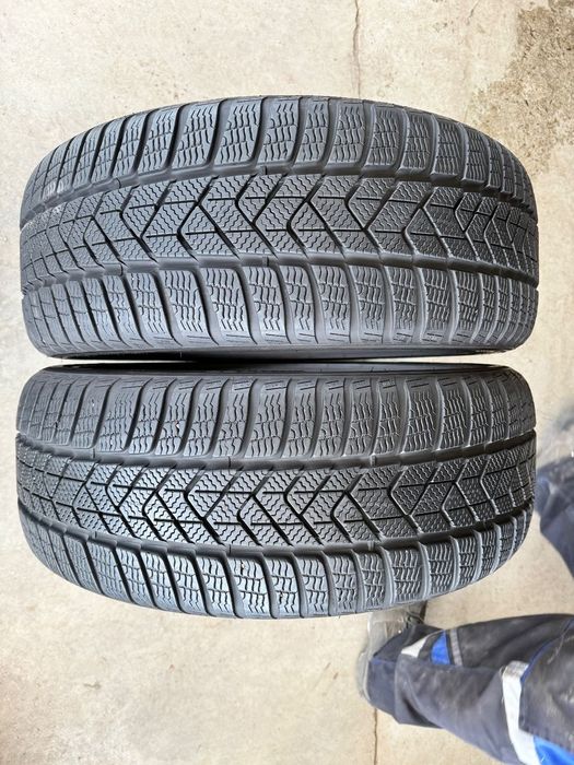 Vând 2 anvelope 225/45/18 Pirelli de iarnă ca noi