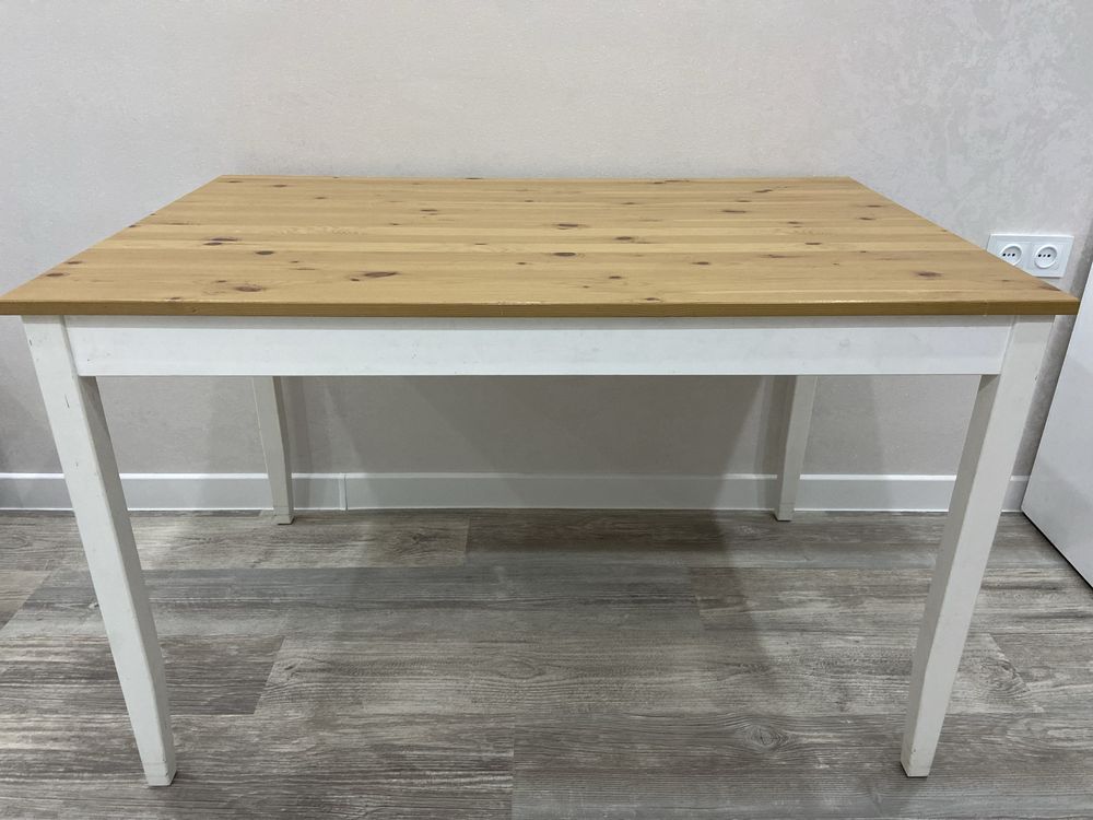Продается стол Ikea
