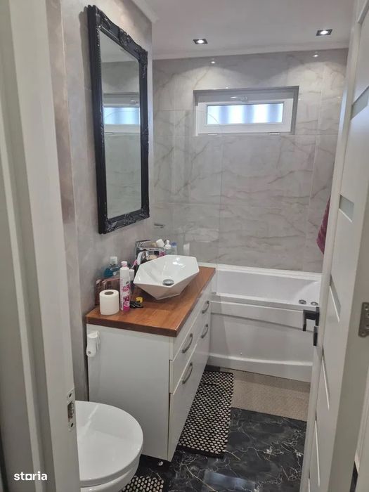 Apartament 3 camere semidecomandat