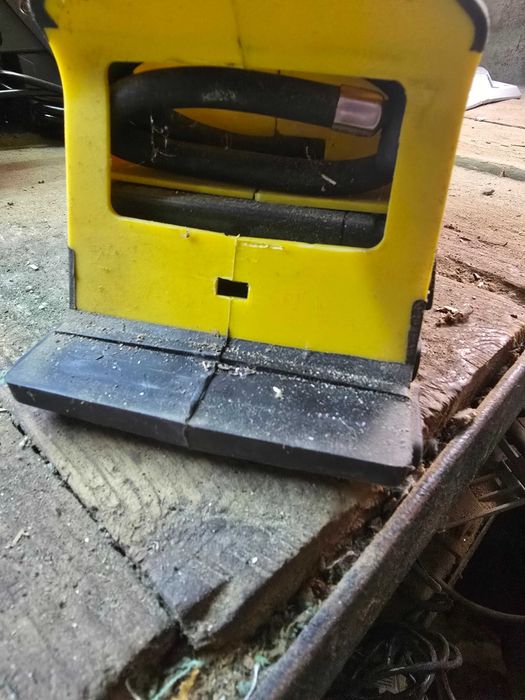 Продавам мини компресор за кола,караван,кемпер или джип.