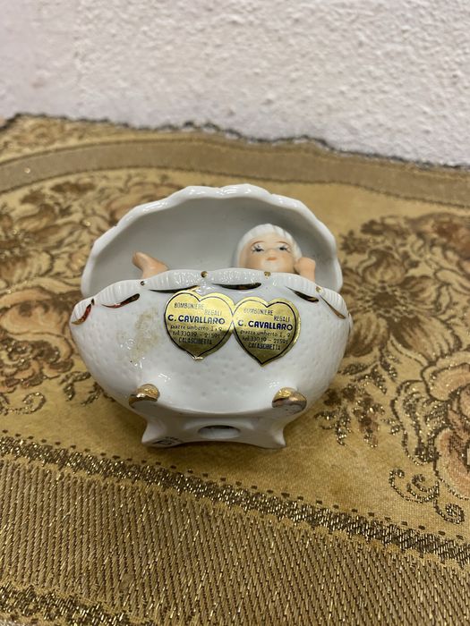 Порцеланово яйце с фигура - маркирано