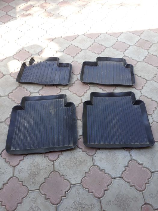 Коврики в авто в комплекте