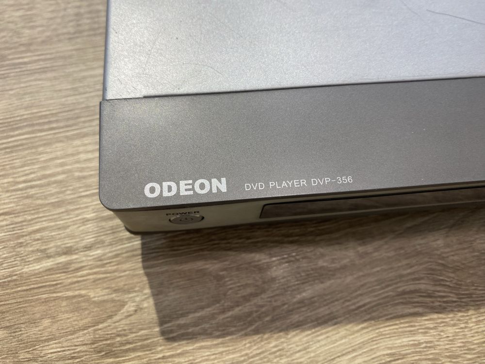 видеоплеер Odeon и 100 фильмов и дисков к нему
