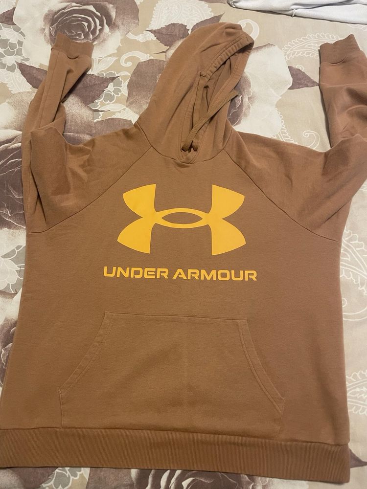 Продавам суичъри under armour и adidas