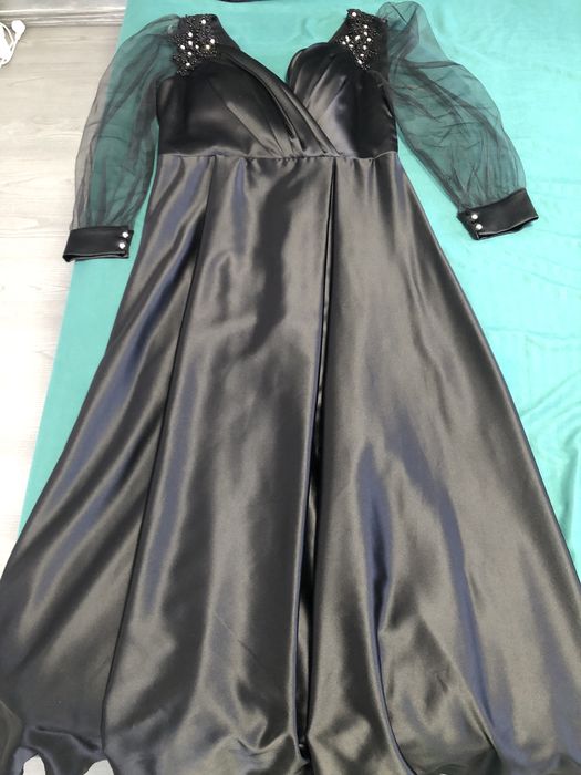 Vand rochii de ocazie