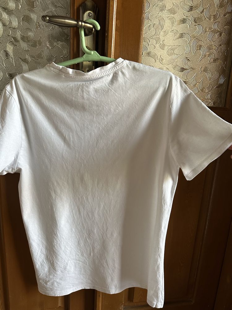 Белая футболка Guess