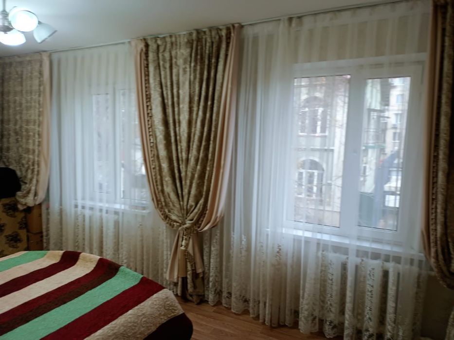 продою шторы. 5/2.6 в хорошим качестве. цвет зеленый. тюль