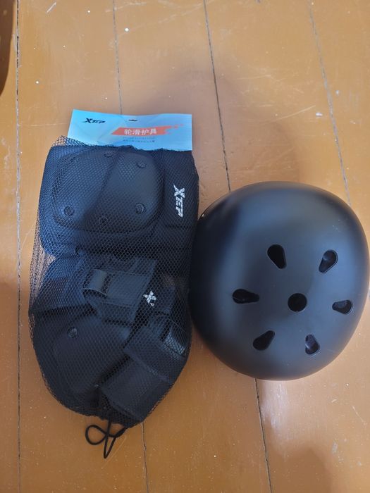 Продаётся экипировка для сноуборда.