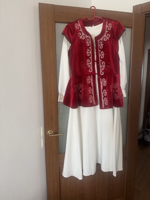 Казахский женский  костюм размер 48-50 красивый богатый