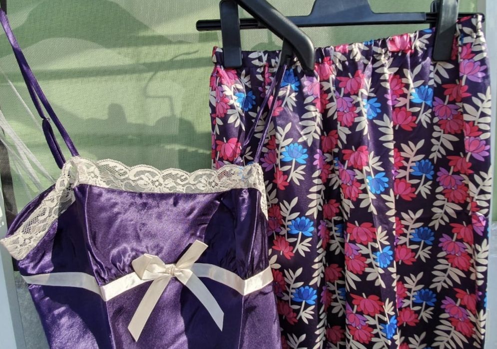 Pijama eleganta din satin cu model floral exotic Avon marimile S