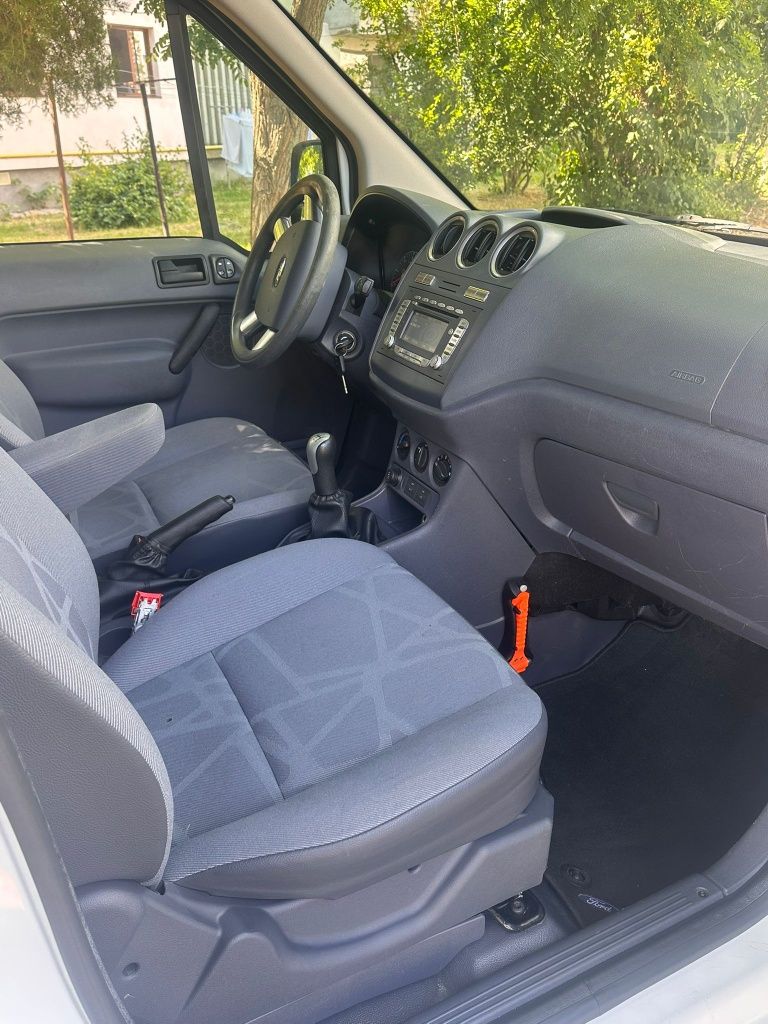 Vand Ford Tranzit Conect 1,8 D impecabil