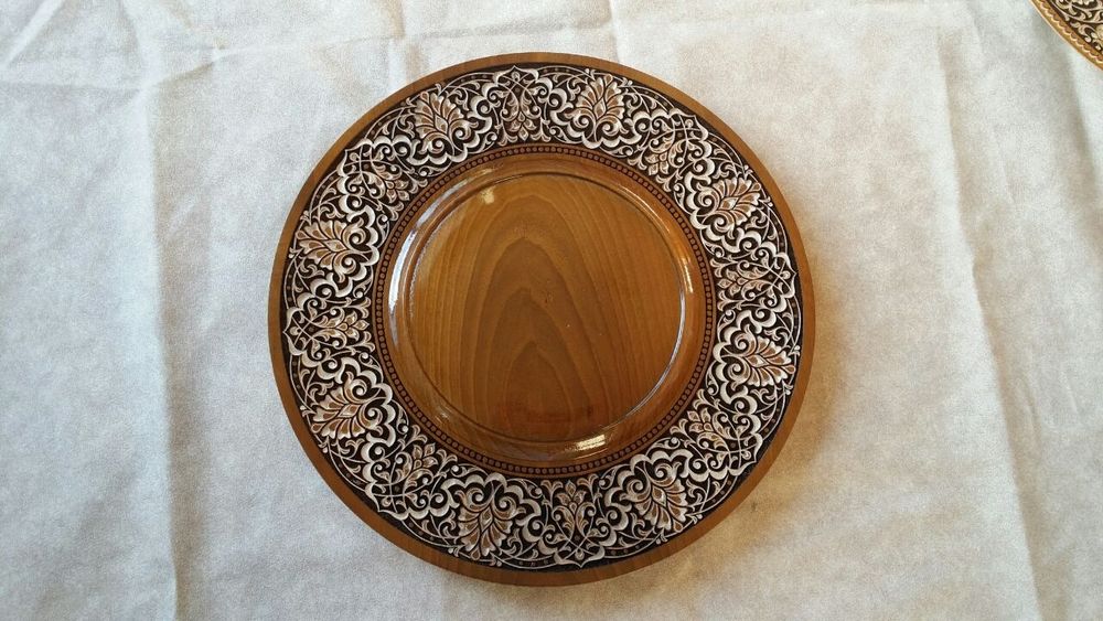 Milliy uslubda yong'oq daraxtidan yasalgan laganlarimiz