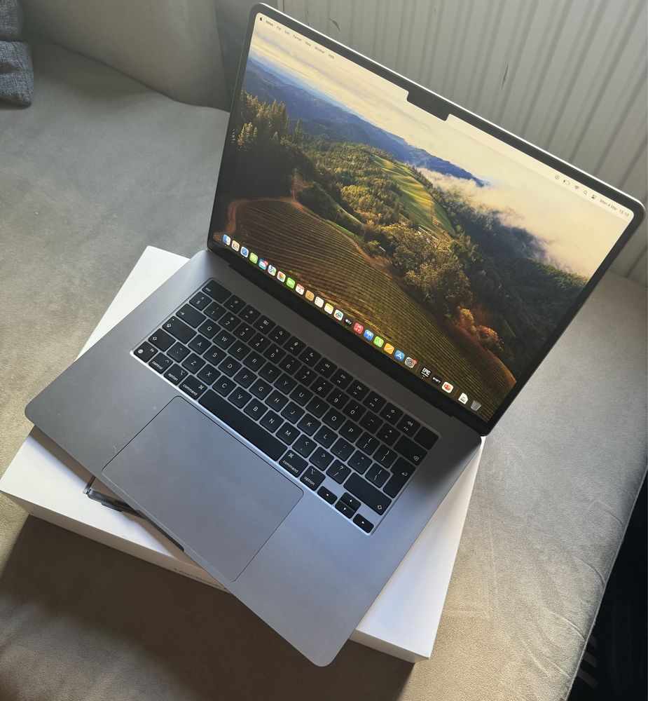 Vand Macbook air 15 inch m2 2023