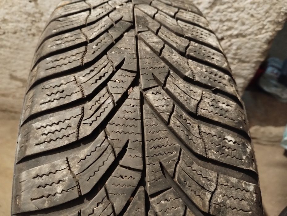 Vând cauciucuri de iarna.