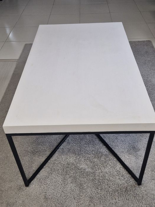 Măsuță de cafea lemn masiv si metal