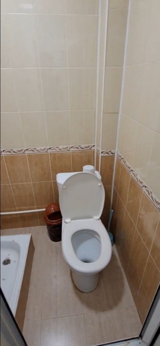 Арендага 1 хона 1 этаж Азиз бозорга якин жойлашган.Агентство