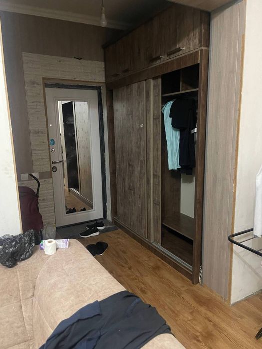 Ижарага 1/1/4 массив Феруза 1 комнатная срочно в аренду 1 хонали