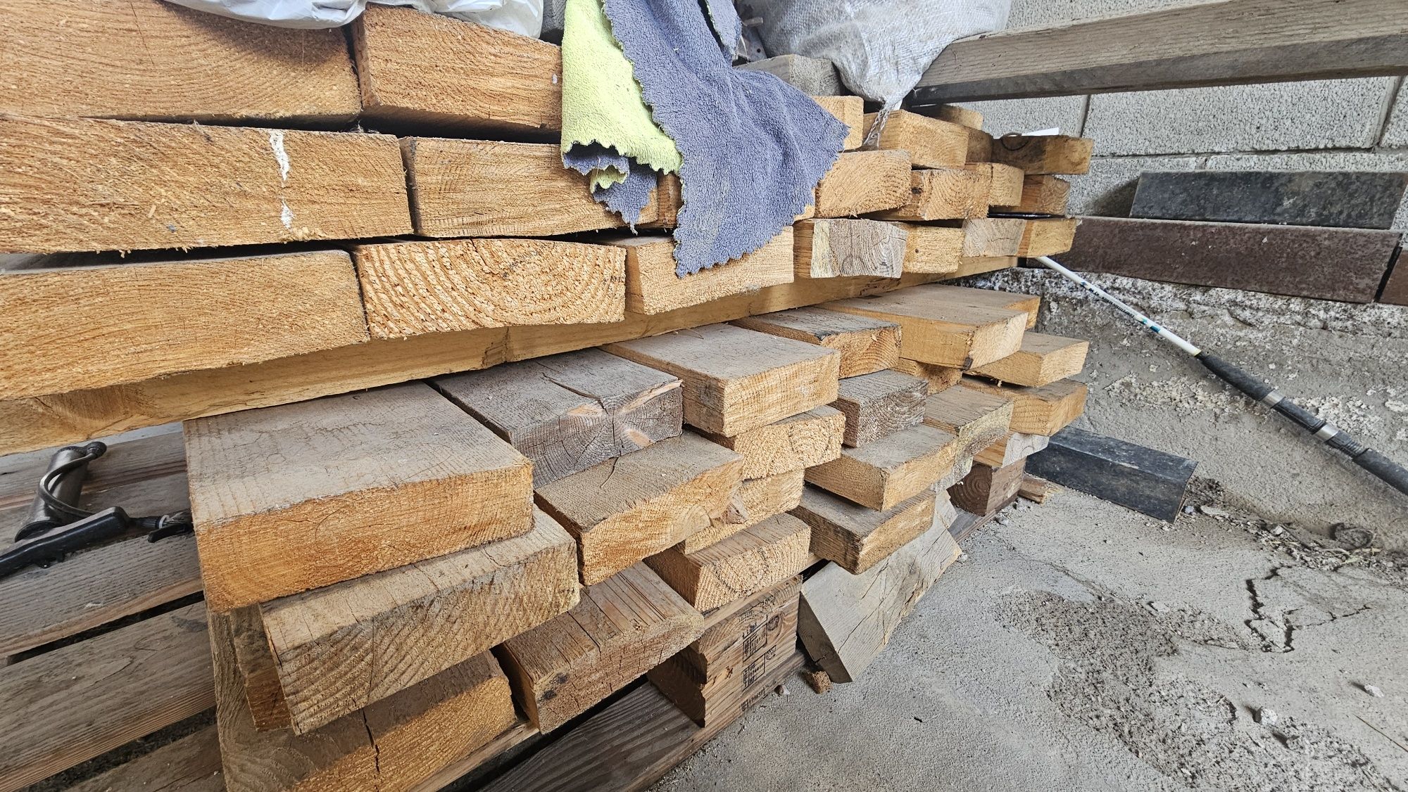 Продается балки, лес 5см×18см×4.5м, 40 штук и 2 метровые 13 штук отдам