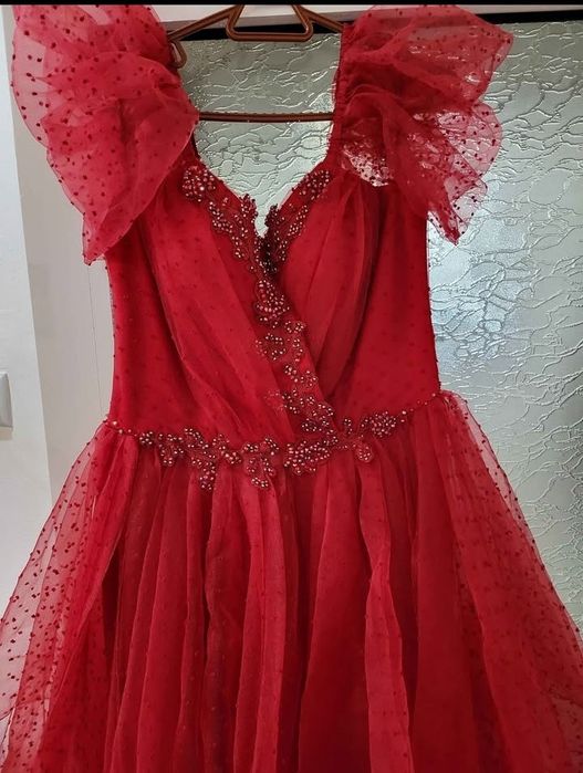 Официални рокли.