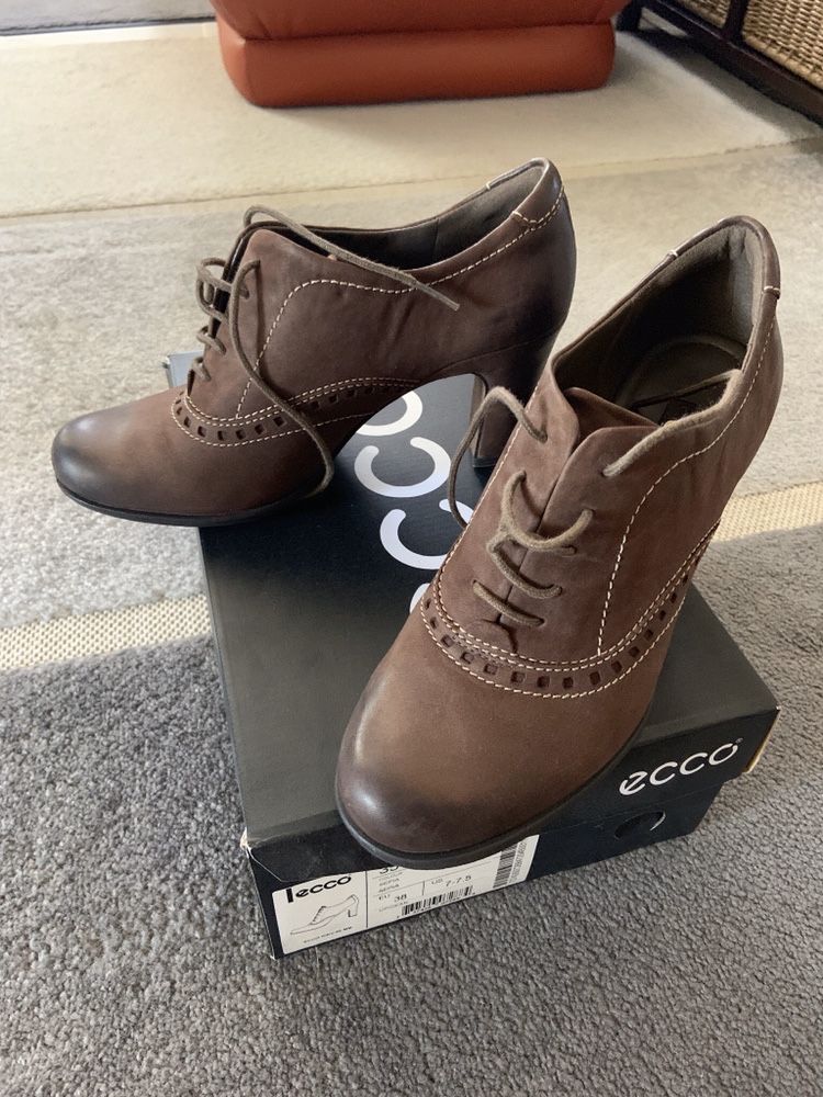 Botine ecco