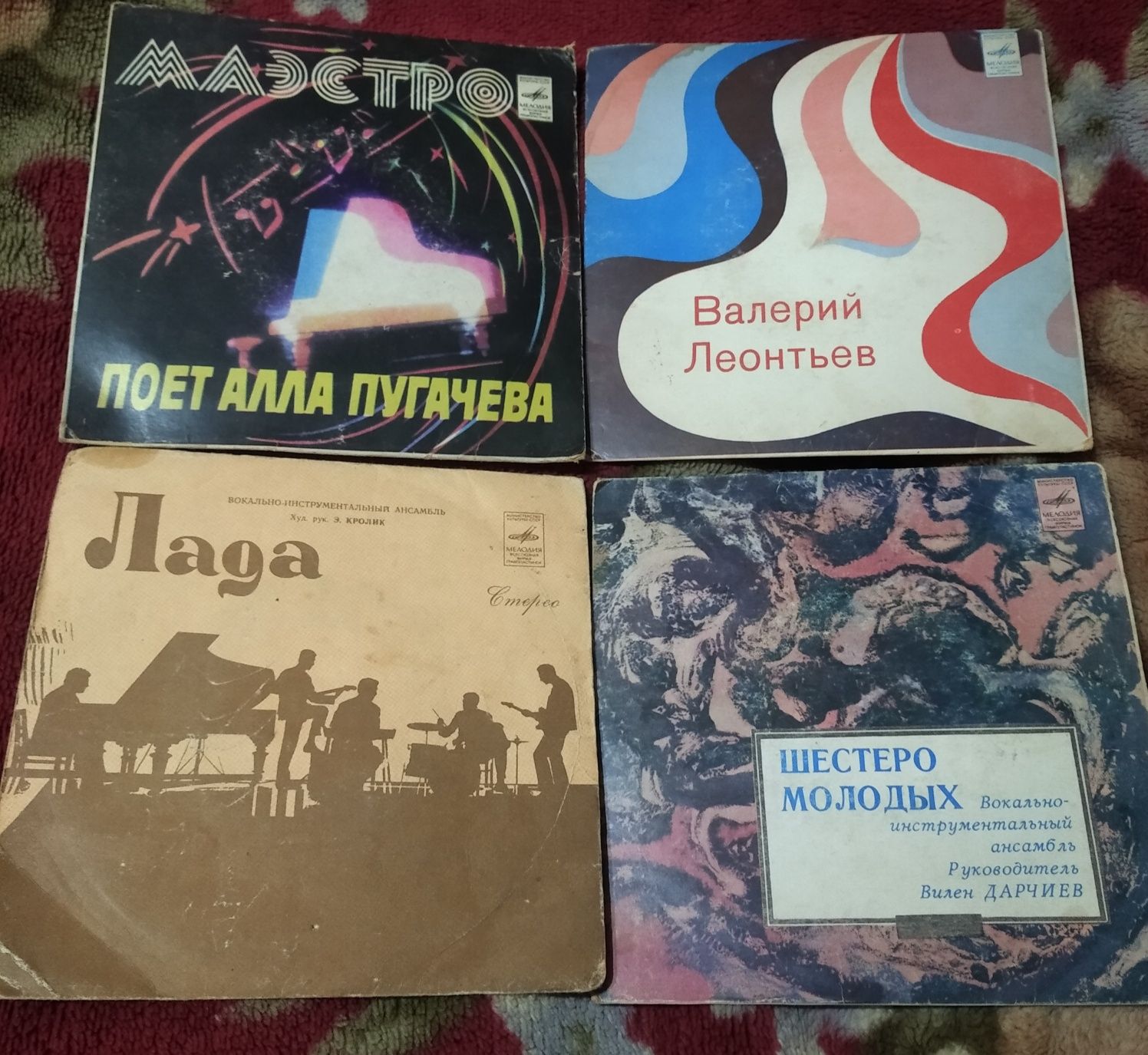 Пластинки маленькие, виниловые,СССР по 10000сум..
