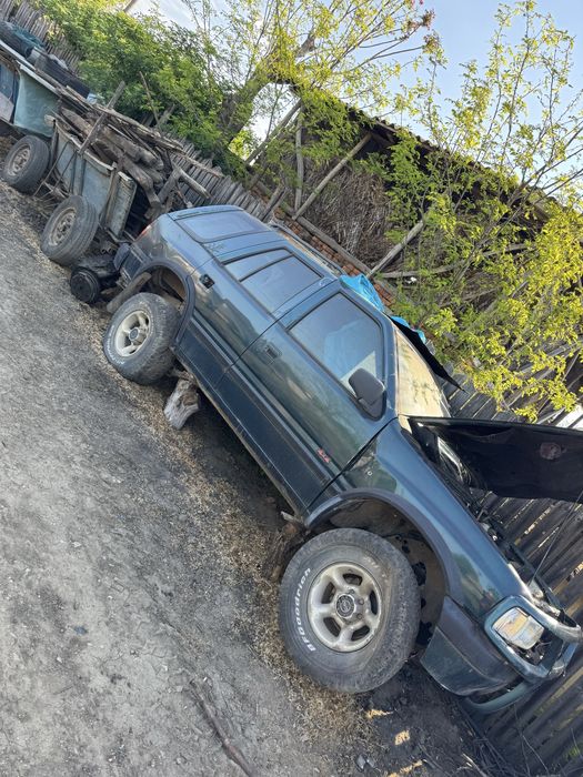 Dezmembrez opel frontera motor 2.3 diesel