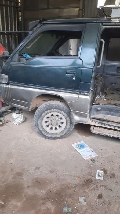 Mitsubishi Delica 1992год