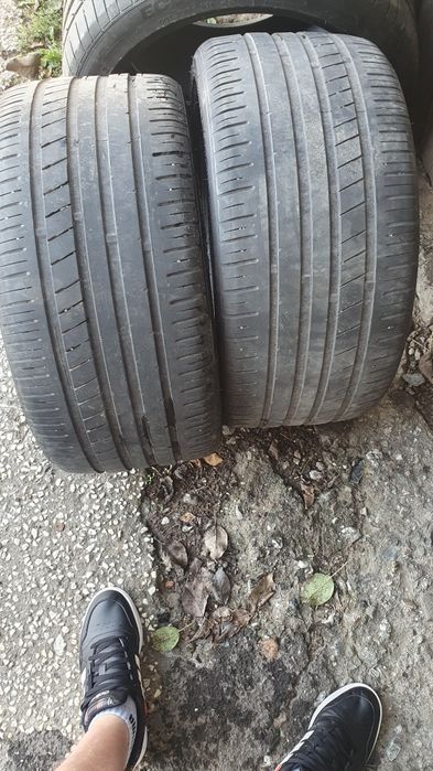 Vînd 2 anvelope de vară în