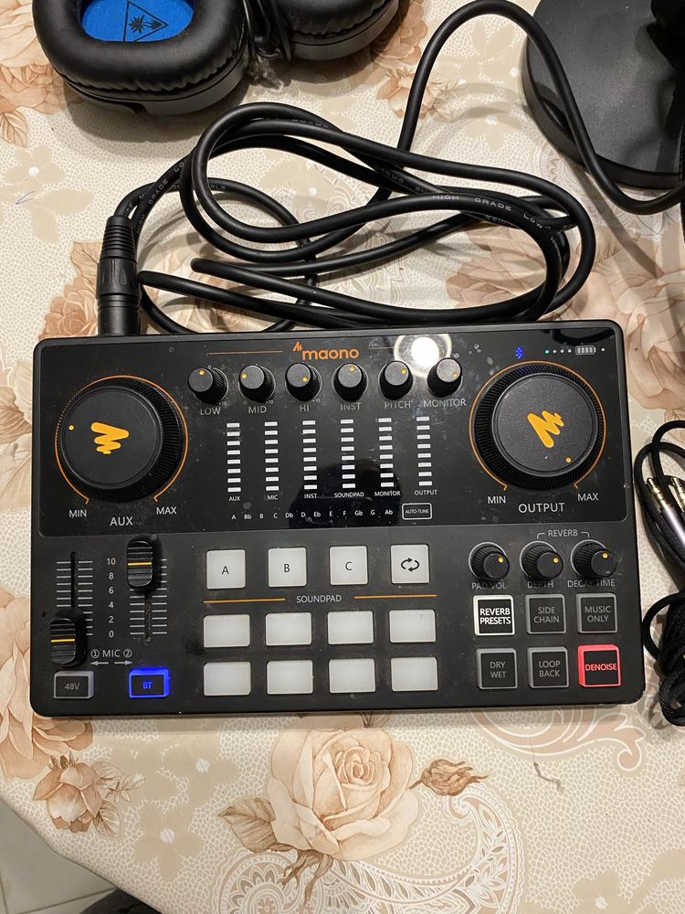 SET complet Mixer + Microfon Maonocaster Ame 2