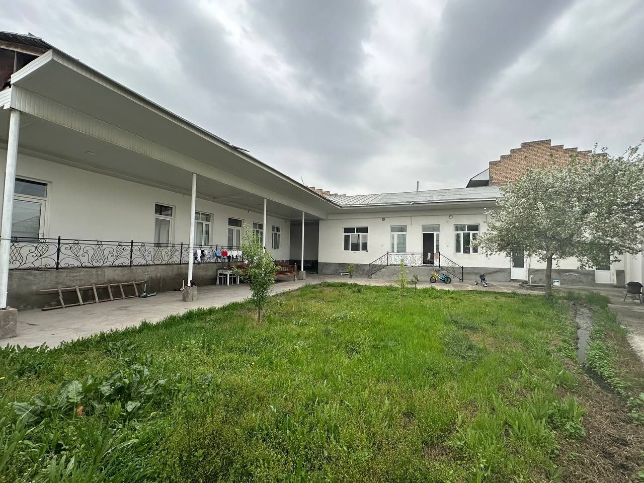 Yoshlik maxallasi 1km postdan kirganda