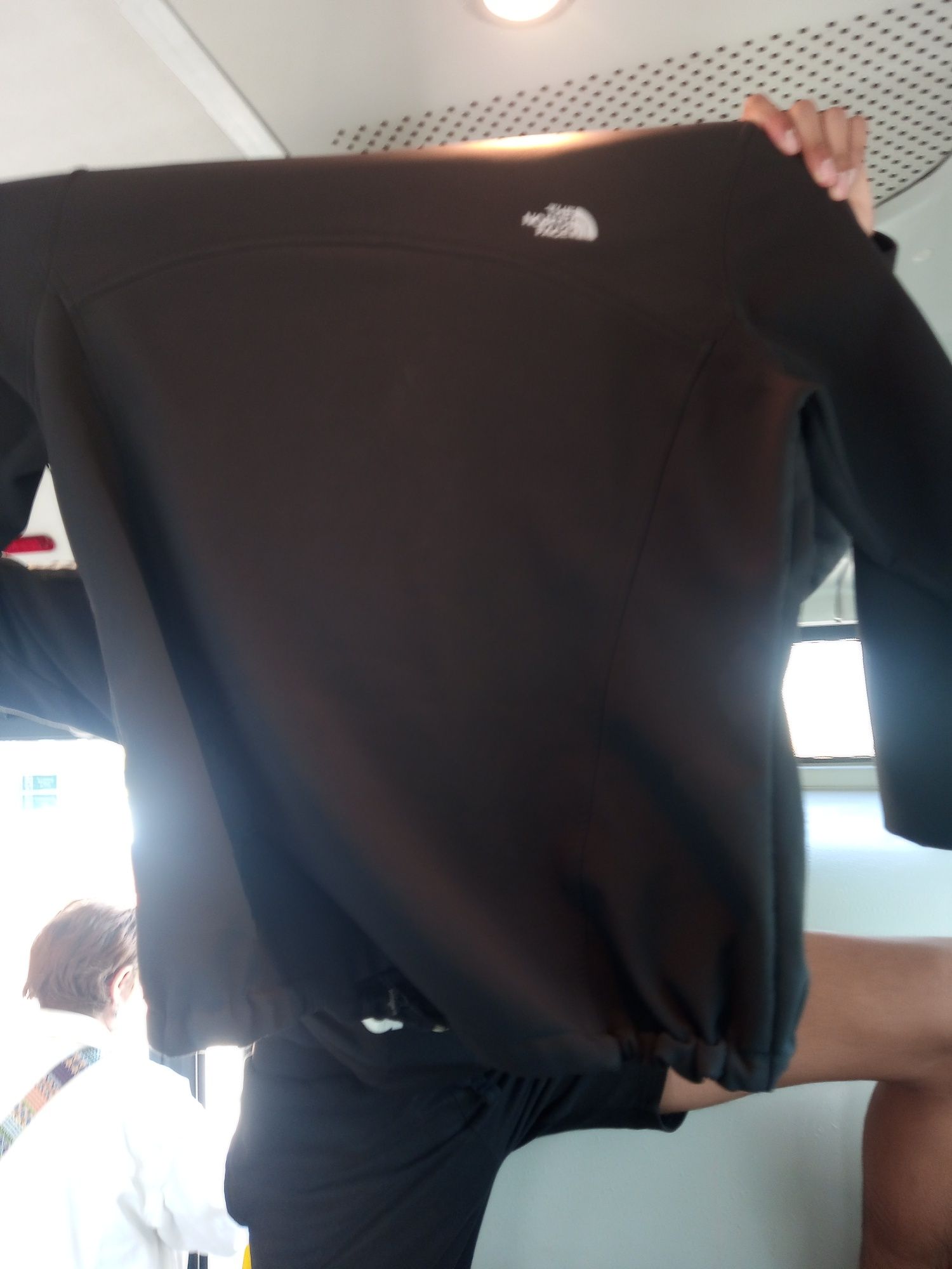 Здравейте продавам the north face ветровка