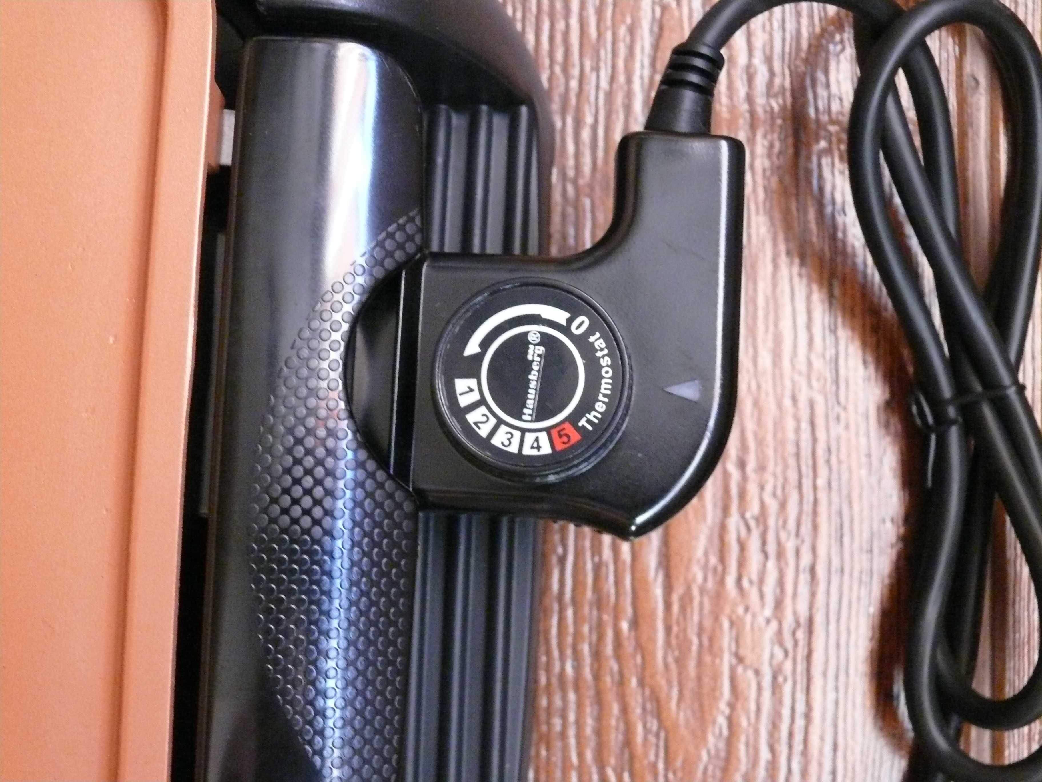 Gril electric HAUSBERG HB 535 cu termostat ajustabil