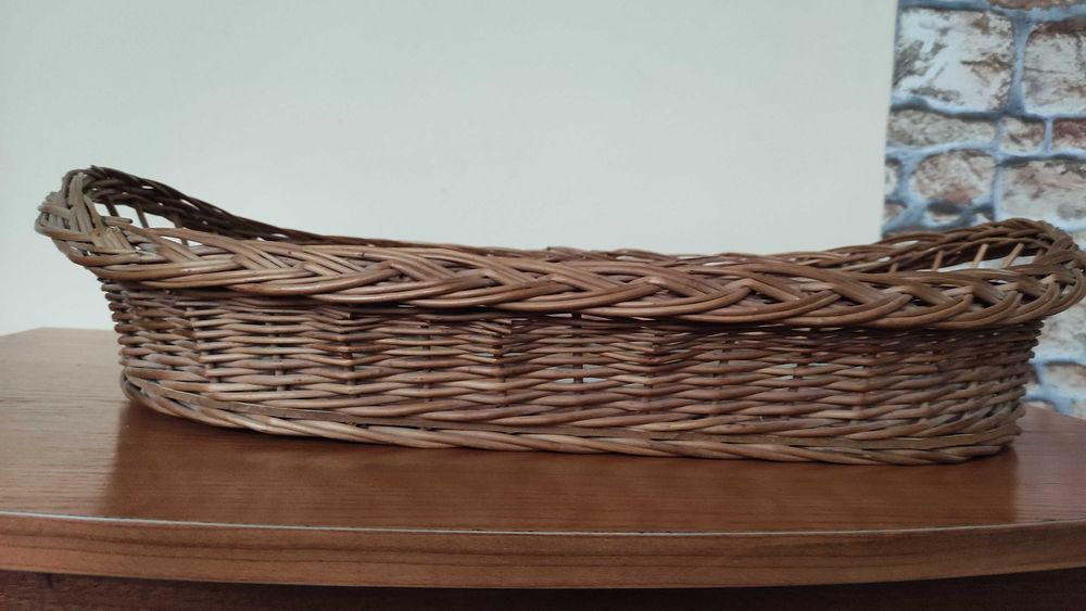Два големи плетени панера/подноса с подсилено дъно