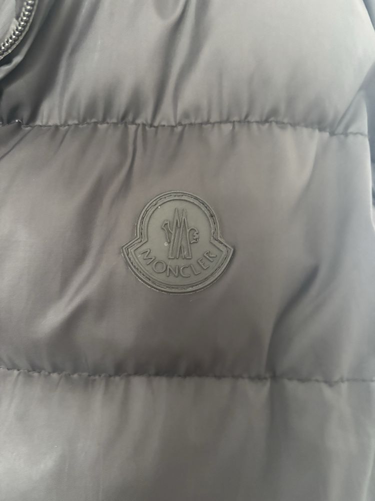 Moncler - елек (черен)