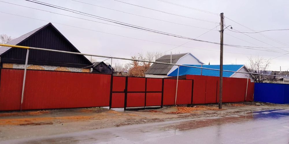 Продается дом с газом, баней и гаражом.