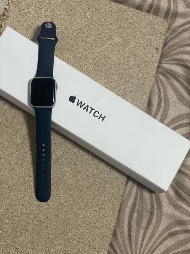 Смарт часовник Apple watch series SE