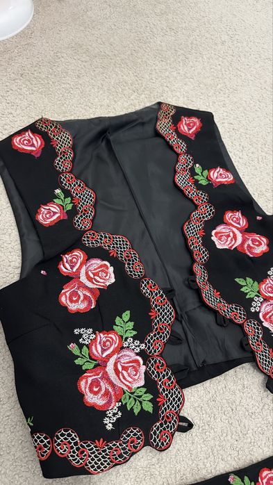 Costum popular stilizat