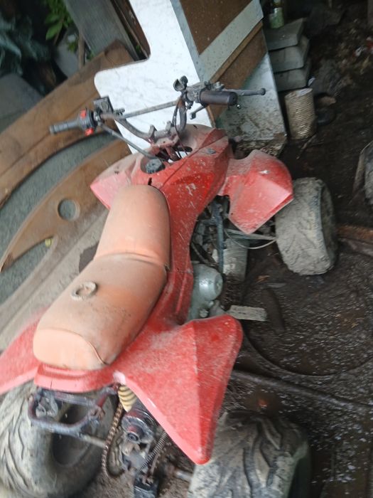 Vând atv de 108 motorul