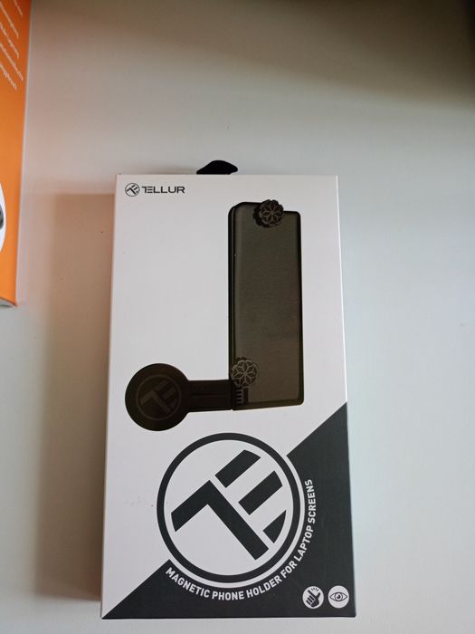 Vând suport telefon pentru laptop,prindere magnetica.