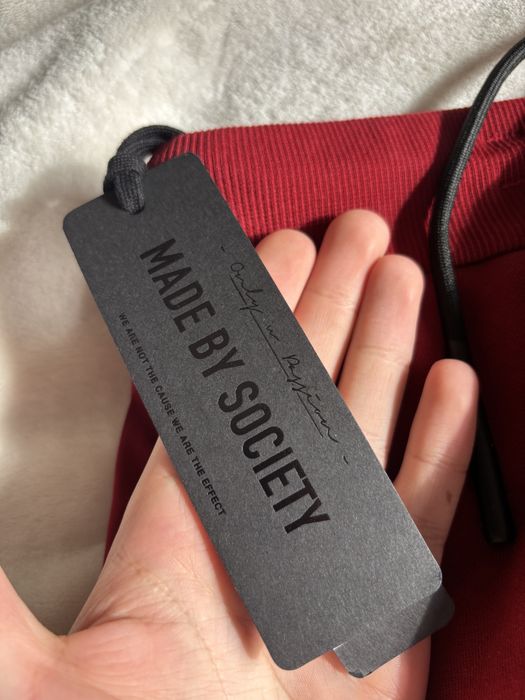 Продавам черверно долнище. Чисто ново