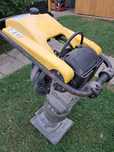 Vând Tasator sau Cangur compactor de la firma Wacker neuson