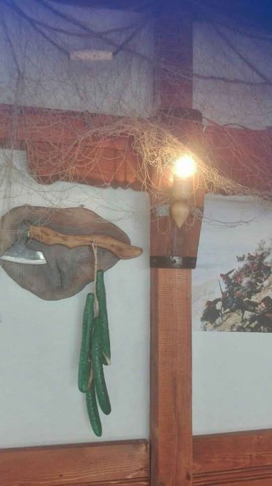 Стенни лампи аплици от автентични реставрирани бъчви с дървени чашки