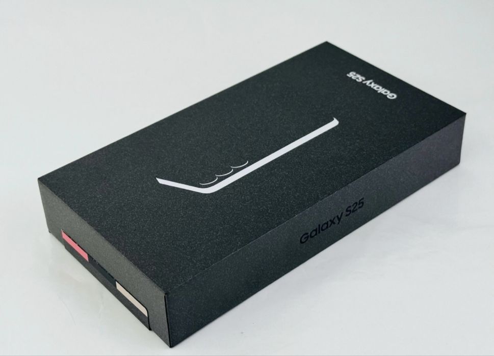 НОВ! Samsung Galaxy S25 5G 256GB 12RAM Blueblack 2г. Гаранция!