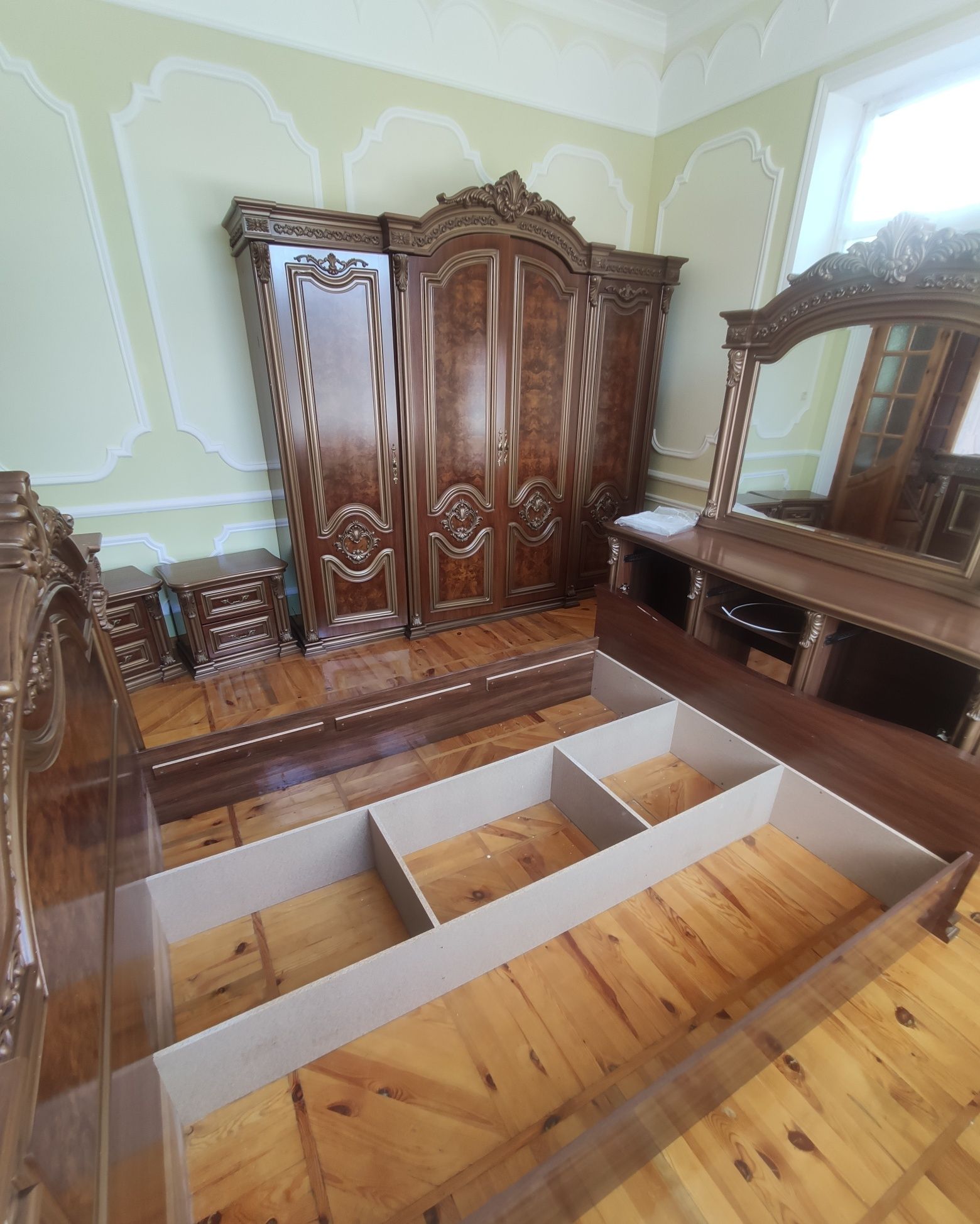 Spalni mebel sotiladi.  Продается спальный гарнитур, шкаф, кровать, ко