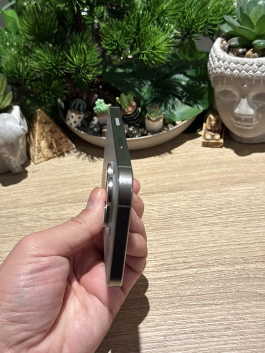 Iphone 16 pro de piese cu bypass